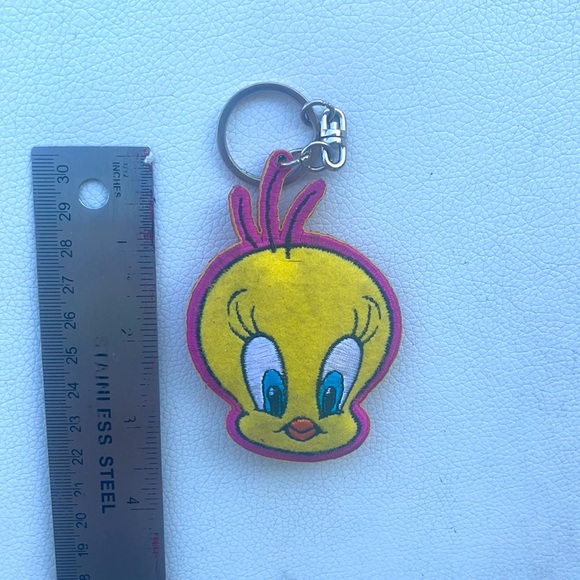 Tweety Bird Looney Toons Keychain Six Flags - Picture 3 of 3